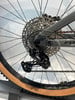 Schaltwerk eines Mountainbikes mit Kassette und Kette.