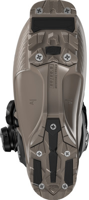 Unterseite eines Skischuhs mit rutschfestem Profil und Schrauben. Unterseite eines Skischuhs mit rutschfestem Profil und Schrauben.