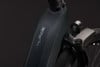 Rahmendetail eines E-Bikes mit 'Nuride'-Logo und Vordergabel.