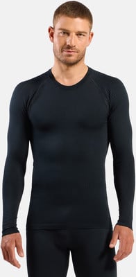 Mann in einem schwarzen Langarmshirt mit Rundhalsausschnitt. Mann in einem schwarzen Langarmshirt mit Rundhalsausschnitt.