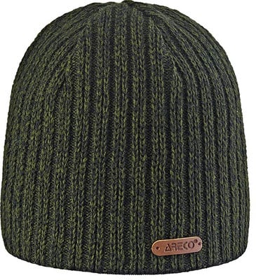 Grüne Rippstrickmütze mit Lederdetail von ARECO. Grüne Rippstrickmütze mit Lederdetail von ARECO.