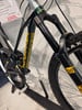 Mountainbike Mondraker mit Preisschild 2000,00 und Sram NX Spezifikation.