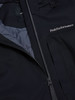 Detail einer schwarzen Jacke mit Peak Performance Logo und Reißverschluss.