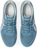 Blaue Asics-Sneaker mit weißem Logo und Schnürsenkeln, von oben.
