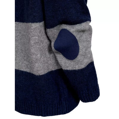 Ein dunkelblauer Pullover mit grauen Streifen und Ellbogenflicken. Ein dunkelblauer Pullover mit grauen Streifen und Ellbogenflicken.