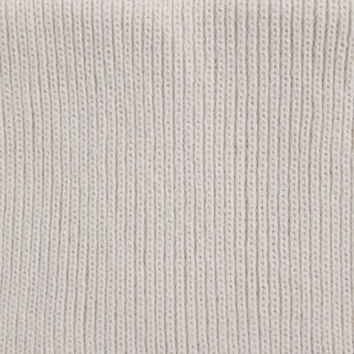 Ein weißes Rippstrickgewebe mit feinem Muster. Ein weißes Rippstrickgewebe mit feinem Muster.