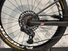 Detail eines Mountainbike-Hinterrads mit Kassette und Schaltwerk.