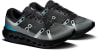Schwarze Laufschuhe mit blauen und grauen Akzenten und auffälliger Sohle.
