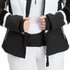 Detail einer Damen-Skijacke mit weißem Rollkragen und schwarzen Akzenten.
