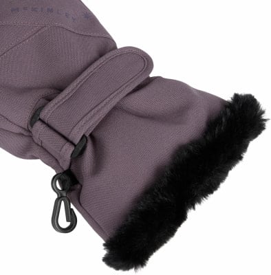 Lila Handschuhe mit schwarzem Fellbesatz und verstellbarem Riemen am Handgelenk.