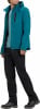 Mann in dunkelblauer Jacke und schwarzer Hose mit Wanderschuhen.
