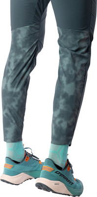 Damen-Laufhose mit modernem Design und funktionalen Elementen. Damen-Laufhose mit modernem Design und funktionalen Elementen.