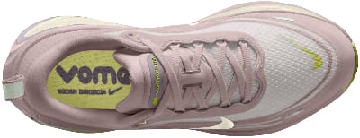 Damen-Laufschuh von Nike in Lila und Gelb, mit Vomero-Aufschrift. Damen-Laufschuh von Nike in Lila und Gelb, mit Vomero-Aufschrift.