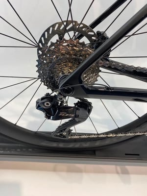 Shimano 105 Schaltwerk an einem Mountainbike mit Scheibenbremse. Shimano 105 Schaltwerk an einem Mountainbike mit Scheibenbremse.