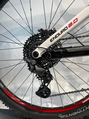 Shimano Deore Schaltwerk am Mountainbike mit Kassette. Shimano Deore Schaltwerk am Mountainbike mit Kassette.