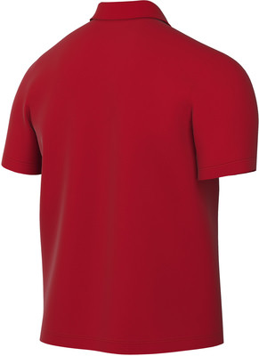 Rückansicht eines roten Kurzarm-Poloshirts mit Kragen. Rückansicht eines roten Kurzarm-Poloshirts mit Kragen.