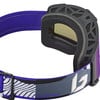 Skibrille mit violettem Band und schwarz-weißem Muster.