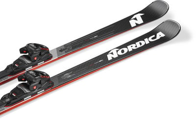 Nordica-Ski mit schwarzem Design und rotem Streifen, mit Bindung. Nordica-Ski mit schwarzem Design und rotem Streifen, mit Bindung.