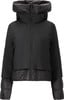 Schwarze Damenjacke mit hohem Kragen und gesteppten Details an Ärmeln und Saum.