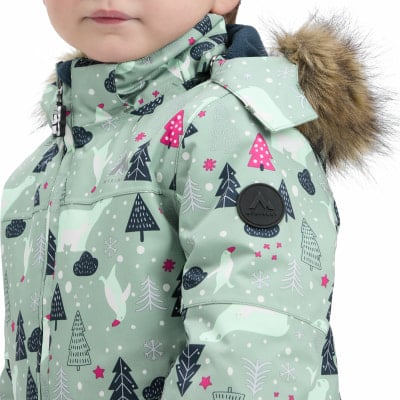 Kinder-Winterjacke mit Wald- und Tiermotiv, Kapuze und Fellbesatz.