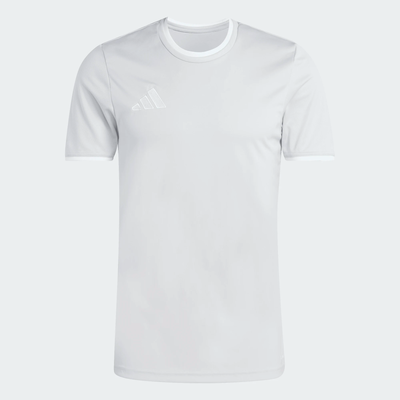 Graues Adidas T-Shirt mit weißem Logo auf der Brust und weißem Saum. Graues Adidas T-Shirt mit weißem Logo auf der Brust und weißem Saum.