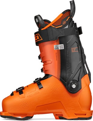 Herren-Skischuh von NORDICA in Orange mit schwarzen Akzenten und Schnallen.