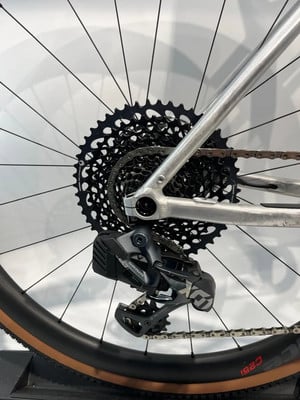 Detail des SRAM XX1 Eagle Schaltwerks mit Kassette und Kette. Detail des SRAM XX1 Eagle Schaltwerks mit Kassette und Kette.