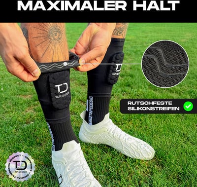 Person zieht Wadenärmel mit TapeDesign-Logo für maximalen Halt an.