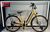 Ein gelbes Damen-Elektrofahrrad mit braunem Sattel und Reifen.