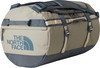 Beige The North Face Reisetasche mit blauem Logo und Gurten.