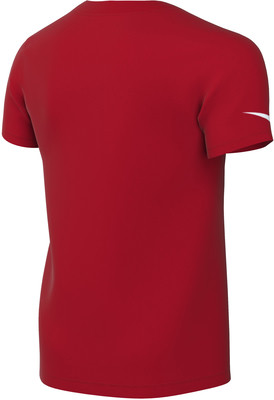 Ein rotes T-Shirt mit kurzen Ärmeln und einem weißen Logo auf dem rechten Ärmel. Ein rotes T-Shirt mit kurzen Ärmeln und einem weißen Logo auf dem rechten Ärmel.