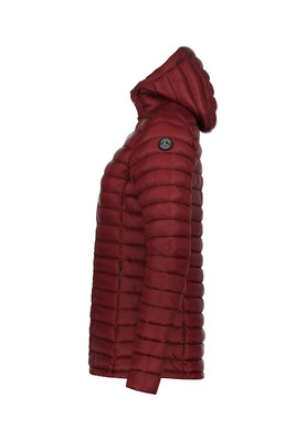 Eine rote Steppjacke mit Kapuze, von der Seite gezeigt. Eine rote Steppjacke mit Kapuze, von der Seite gezeigt.