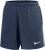Marineblaue Nike-Shorts mit weißem Logo und Streifen.