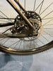 Detail eines Mountainbike-Hinterrads mit Scheibenbremse und Kassette.
