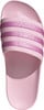 Eine rosa Sandale mit glitzernden Streifen und Adidas-Logo.