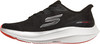 Schwarzer Skechers Laufschuh mit weißer Sohle und roten Akzenten.