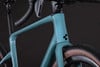 Grüner Gravelbike-Rahmen mit schwarzem Logo und Lenker.