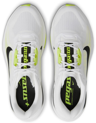 Fehér Nike Pegasus futócipők fekete és lime zöld részletekkel. Fehér Nike Pegasus futócipők fekete és lime zöld részletekkel.