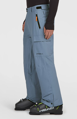 Blaue Skihose mit Cargotasche und O'Neill-Logo. Blaue Skihose mit Cargotasche und O'Neill-Logo.