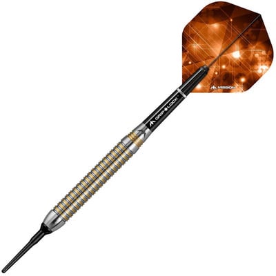 Pfeil mit orangefarbenem Flight mit geometrischem Muster und Metallkörper. Pfeil mit orangefarbenem Flight mit geometrischem Muster und Metallkörper.