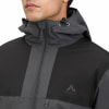 Detail einer Herrenjacke mit Kapuze und McKinley-Logo, Reißverschluss.