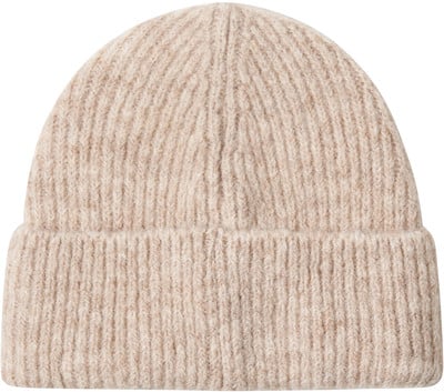Eine beige Strickmütze mit Rippenmuster und Umschlag. Eine beige Strickmütze mit Rippenmuster und Umschlag.