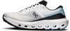 Weiße Laufschuhe mit blauen und schwarzen Details und schwarzer Sohle.