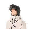 Mann in Skiausrüstung mit Helm und Jacke mit Picture Organic Logo.