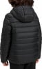 Rückansicht einer schwarzen gesteppten Jacke mit Kapuze.