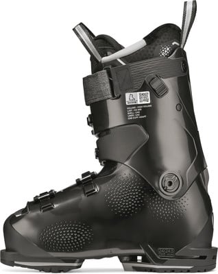 Schwarzer Skischuh mit Schnallen und Riemen. Schwarzer Skischuh mit Schnallen und Riemen.
