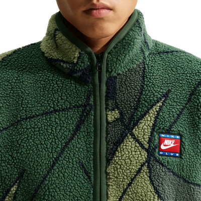 Zöld Nike polár pulóver részletfotó, feltűnő mintával.