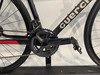 Detail eines Rennrads mit Shimano Ultegra Schaltwerk und Kurbelgarnitur.