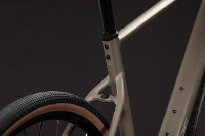 Detail eines Fahrradrahmens mit Dämpfung und Sitzrohr. Detail eines Fahrradrahmens mit Dämpfung und Sitzrohr.