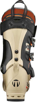 Rückansicht eines beigefarbenen Skischuhs mit schwarzen und orangen Details.